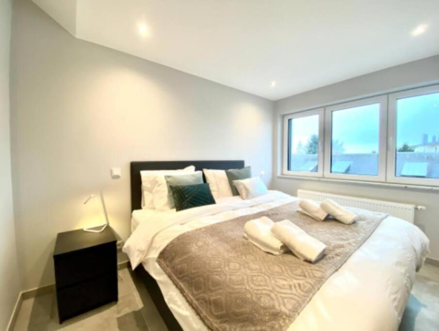 Large 3 Bedrooms With Private Parking-limp2 Apartment