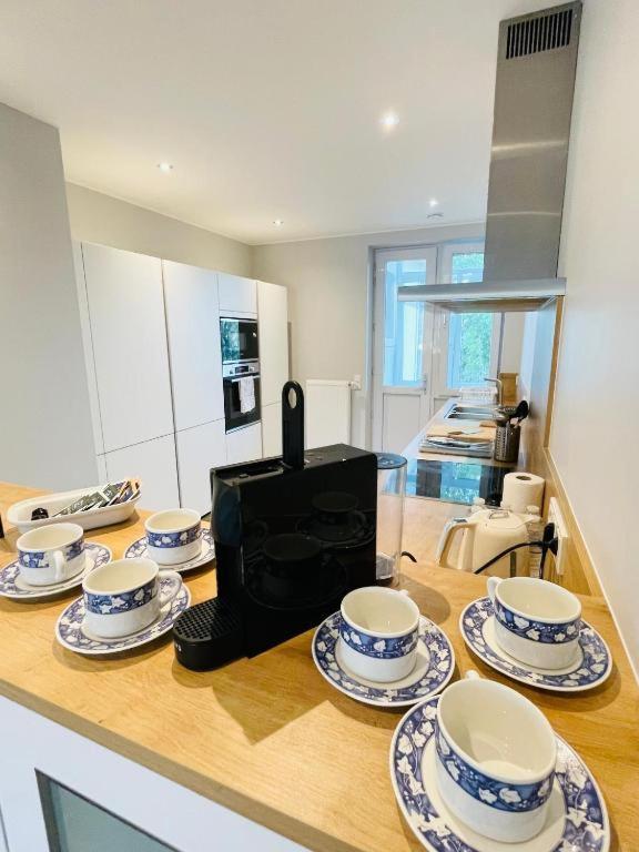 Large 3 Bedrooms With Private Parking-limp2