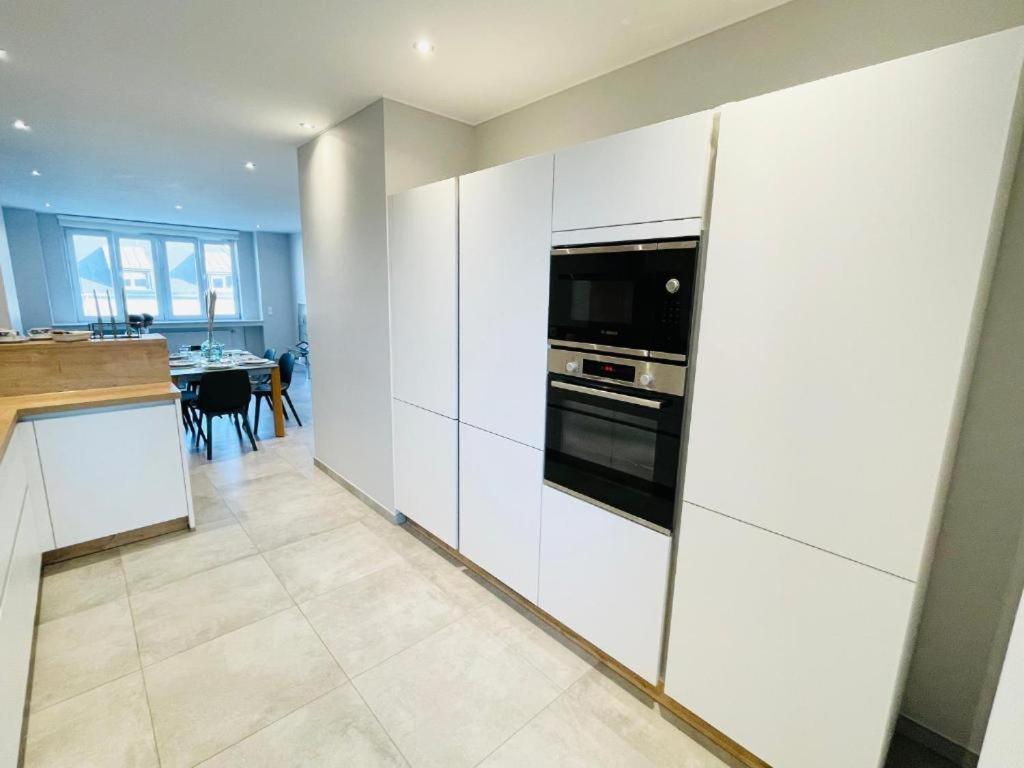 Apartment Large 3 Bedrooms With Private Parking-limp2