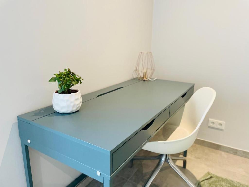 Large 3 Bedrooms With Private Parking-limp2 Apartment