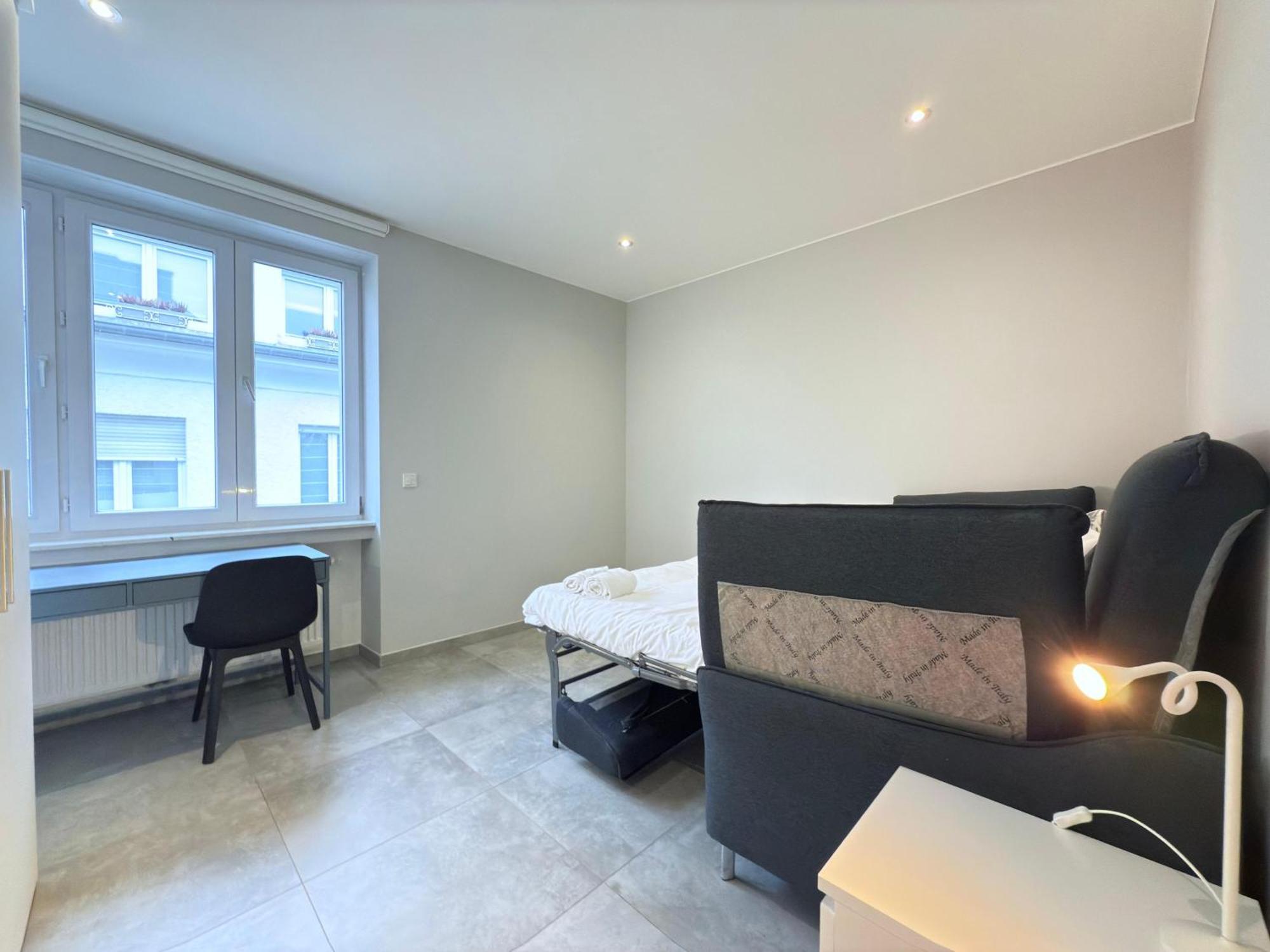 Apartment Large 3 Bedrooms With Private Parking-limp2 *