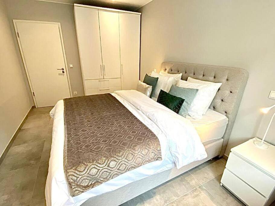 Large 3 Bedrooms With Private Parking-limp2 Apartment *